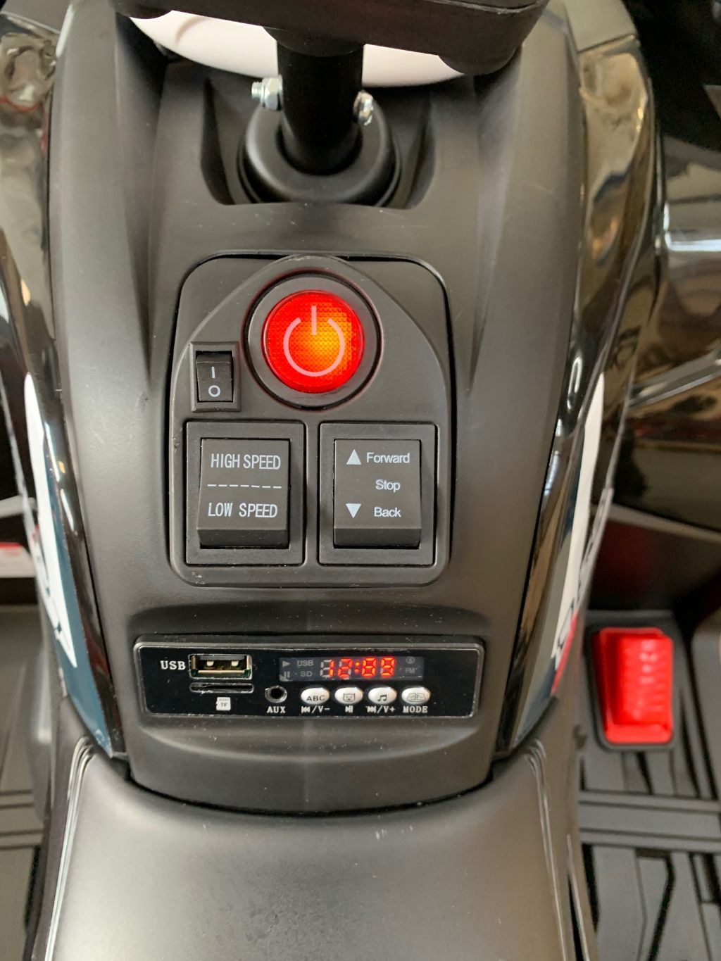 Kinder Elektroquad MP3 Offroad ATV Quad Geländewagen 2x45W 12V +FB